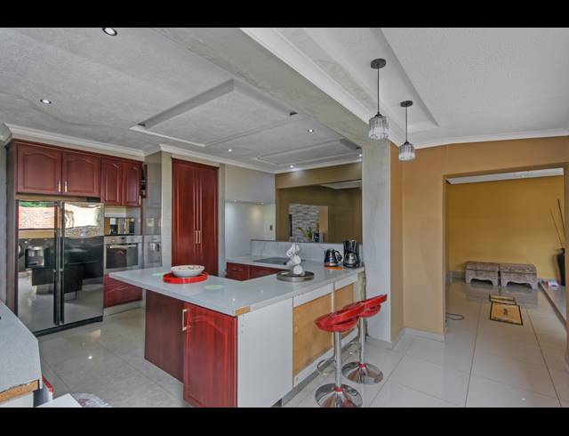 4 BEDROOM FREEHOLD FOR SALE IN BRAMLEY
